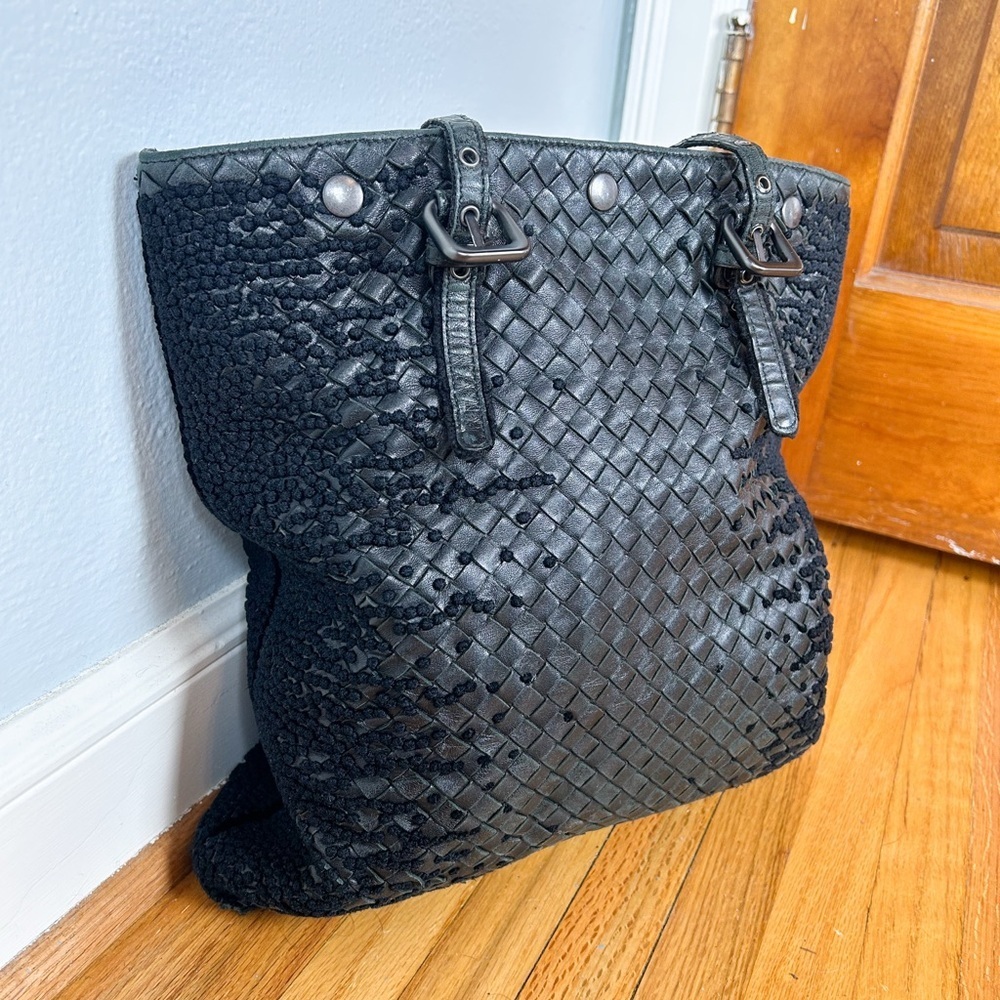 Bottega Veneta Intrecciato Leather & Wool Tote Bag - Picture 4 of 16